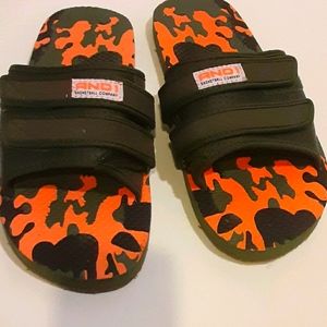 ANDI BASKETBALL COMPANY MEN CAMO SANDAL SIZE 13